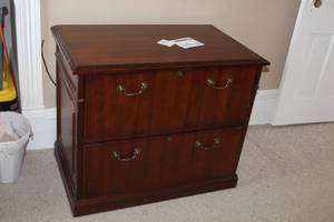 lot 343 image: Kimball Wood Dresser 2-drawer 36Lx21-12Wx30H