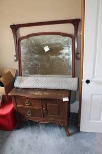 lot 346 image: Vintage Wood Dresser with Mirror