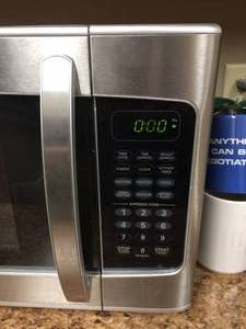 lot 45 image: Emerson MWG1337SB, 1.3 CU. FT. 1000 Watt, Touch Control, Stainless Steel Microwave Oven&nbspGreat Working Condition