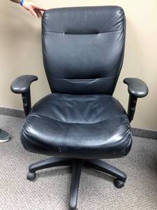 lot 84 image: Executive Office Ergonomic Computer Desktop Armchair With Height Adjustable Seat & Arms Great Working Condition - Minor Wear