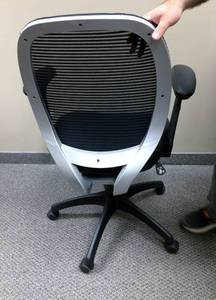 lot 85 image: Oooo Really Like This One Executive Office Ergonomic Adjustable Seat & Arms With Padding On The Arms Chrome & Mesh Back Chair - Seat Is Extra Cushy  Excellent Condition