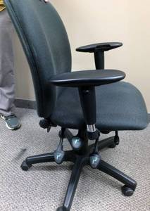 lot 102 image: Executive Office Multi Adjustable Ergonomic Computer Desktop Armchair With Height Adjustable Seat & More -&nbspWear To Seat - Works