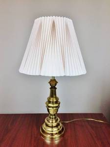 lot 105 image: Magnificent Classy Lamp Shade    &nbspIn Working Condition