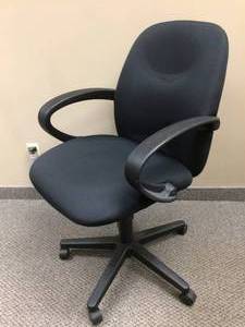 lot 65D image: MSRP $600 High Quality Global Industries Enterprise Renewal Black Height Adjustable Mobile Low Back Tilter Office Conference Table Arm Chair - Great Condition - No Stains No Tears