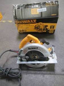 lot 4 image: Dewalt 15 Amp 7-14 in. Lightweight Circular Saw, DWE575 - Used.