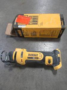 lot 13 image: DEWALT 20-Volt Max Lithium-Ion Cordless Drywall Cut-Out Tool (Tool-Only), DCS551B - USED.