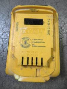 lot 76 image: Dewalt 20vmax XR 4ah Battery, DCB204 - Used.