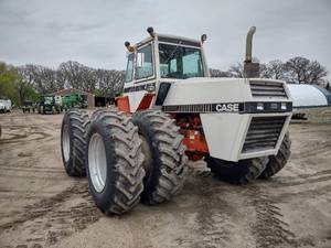 lot 6 image: Case 4490 Tractor, 6 Cylinder Diese...