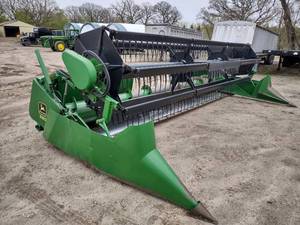 lot 5 image: John Deere 920 20 Combine Bean Hea...