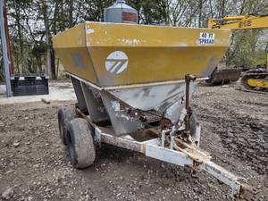 lot 9 image: Genesis 4 Ton 40 Spreader, Works...