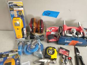 lot 21 image: LOT OF MIXED TOOLS