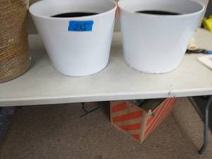 lot 35 image: 3 PLANTING POTS