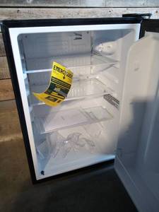lot 32 image: Insignia - 2.6 Cu. Ft. Mini Fridge - Black