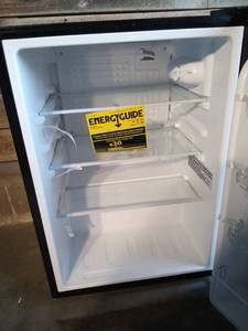 lot 35 image: Insignia - 2.6 Cu. Ft. Mini Fridge - Black