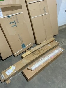lot 21 image: HUGE BLINDS ASSORTMENT VARIOUS KINDS AND CONDITIONS. SEE PICTURES