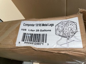MIRACLE-GRO COMPACT DESIGN 27.7 GAL. (105 I) SINGLE CHAMBER OUTDOOR GARDEN TUMBLING COMPOST BIN - LARGE VOLUME. SEE PICTURES