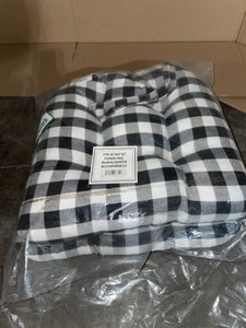 ACHIM BUFFALO CHECK BLACKWHITE CHECKERED TUFTED SEAT CUSHION CHAIR PAD (SET OF 2). SEE PICTURES