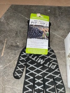 ASSORTED GRILLING ACCESSORIES AND GRILL COVERS. VARIOUS CONDITIONS. SEE PICTURES.
