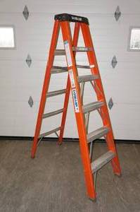lot 9 image: Keller 976 6 Fiberglass Step Ladder - 300 Lb Rating