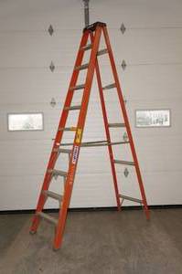 lot 10 image: Keller 870 10 Fiberglass Step Ladder - 300 Lb Rating