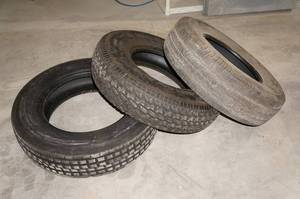lot 33 image: 3 Tires - Near New - 23575R16, 23585R16, 22570R19.5