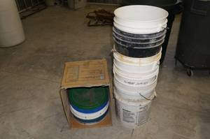 lot 48 image: 5 Gallon Plastic Buckets with Some Lids