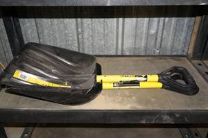 lot 60 image: 2 Telescoping Shovels
