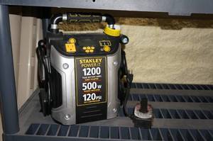 lot 68 image: Stanley PowerIt Battery JumperPower InverterAir Compressor