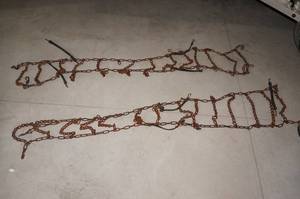 lot 95 image: V-Bar Tire Chains - 31x10.5