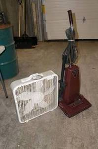 lot 98 image: Box Fan and Vacuum