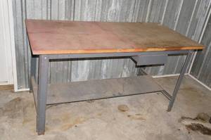 lot 100 image: Work Table