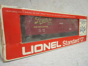 LIONEL STROHS REEFER CAR - NEW WITH ORIGINAL BOX