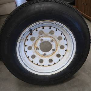lot 6 image: TRAILER RIM AND TIRE