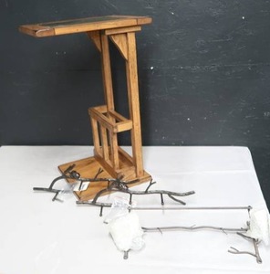 lot 22 image: RUSTIC DECOR