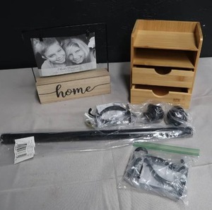 lot 26 image: DECOR