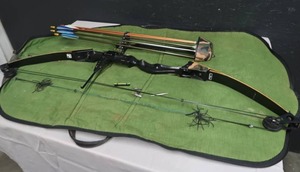 lot 42 image: JENNINGS COMPOUND BOW