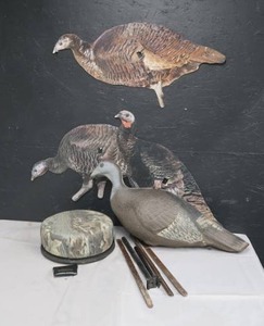 lot 53 image: TURKEY DECOYS, SPORT CAMO SIT AND SPIN