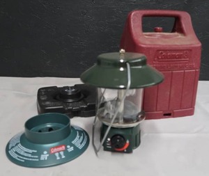lot 61 image: COLEMAN LANTERN IN HARD CARRY CASE