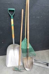 lot 68 image: TRANSFER SCOOP SHOVEL