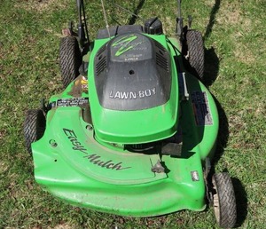 lot 76 image: LAWN MOWER