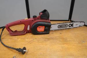 lot 105 image: CHICAGO ELECTRIC CHAIN SAW