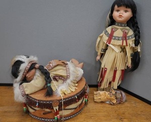 lot 127 image: NATIVE DOLL SET