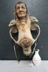 lot 128 image: HOME DECOR