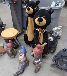 lot 138 image: HUGE GARDEN ART LOT.