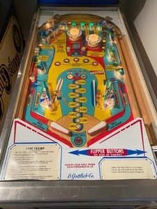 lot 4 image: D. Gottlieb Co Surf Champ Pinball Machine (1976)