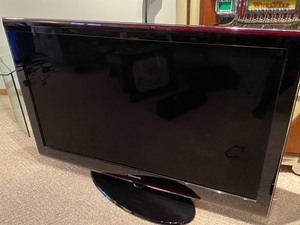 lot 51 image: Samsung TV w Stand