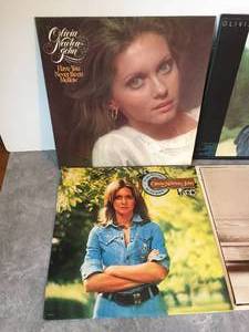 lot 100 image: Vintage Album Lot