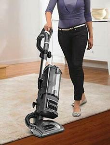 lot 42 image: Shark UV550 Navigator Lift-Away Professional Vacuum