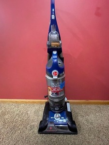 lot 44 image: HOOVER WINDTUNNEL REWIND PET VACUUM