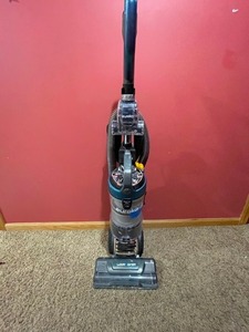 lot 20 image: Eureka FloorRover Elite Upright Vacuum